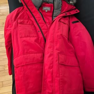 Michael Kors Men’s jacket.As seen in pics it is in pristine condition.